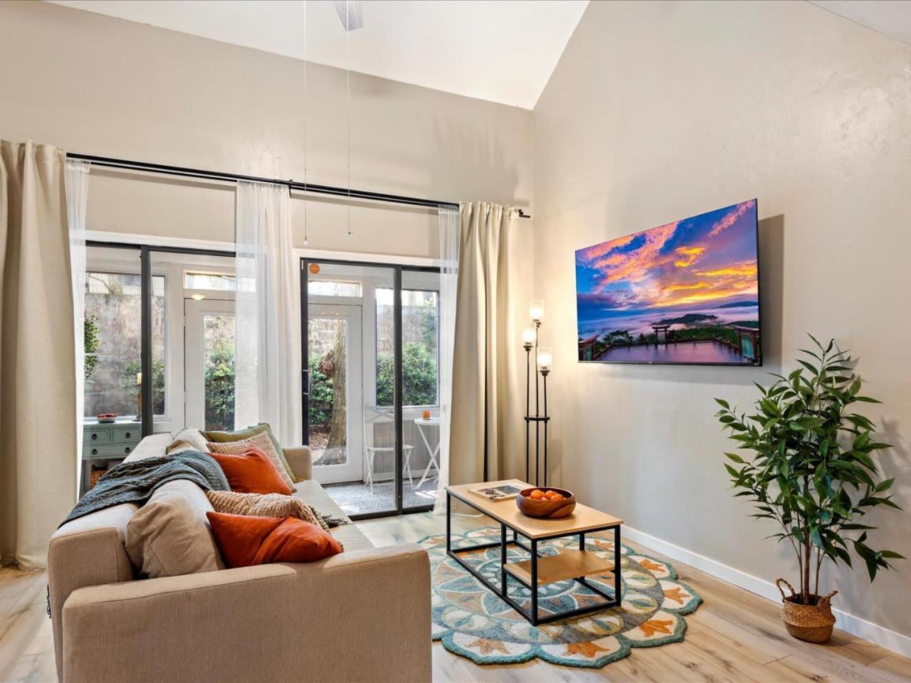Artist'S Tower Townhome Just Renovated W Loft Gainesville Eksteriør billede