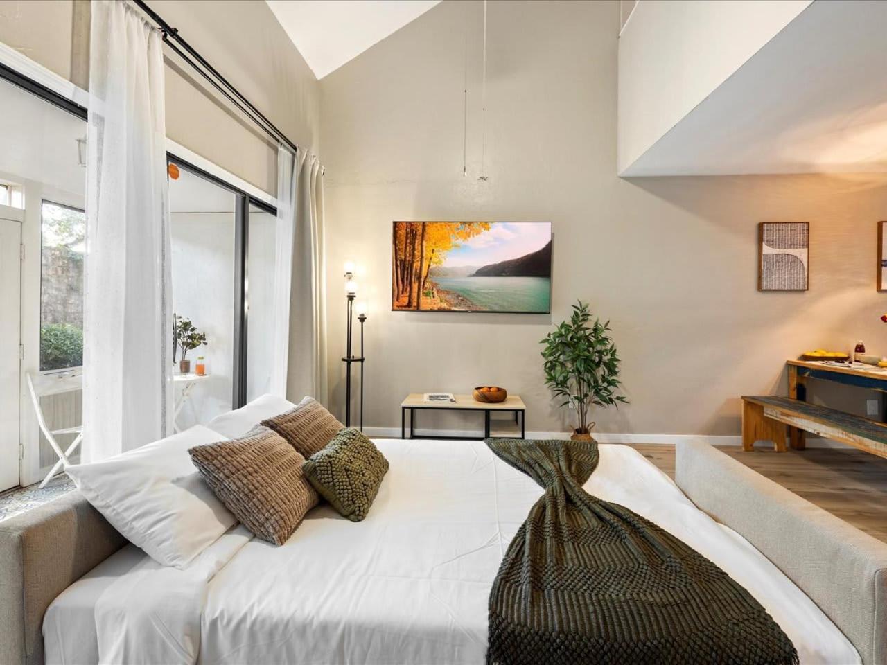 Artist'S Tower Townhome Just Renovated W Loft Gainesville Eksteriør billede