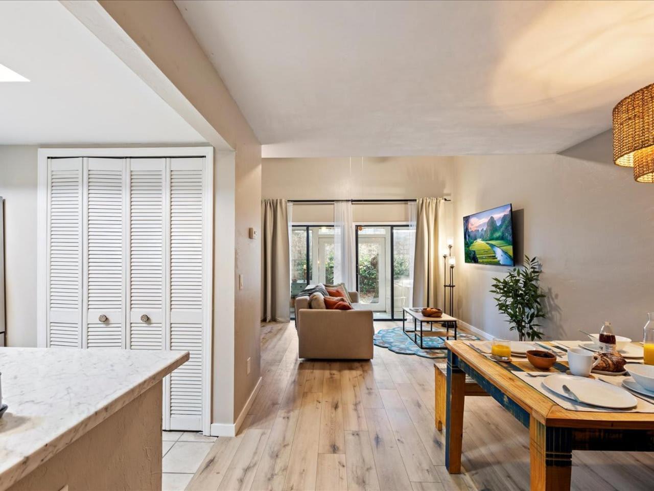 Artist'S Tower Townhome Just Renovated W Loft Gainesville Eksteriør billede