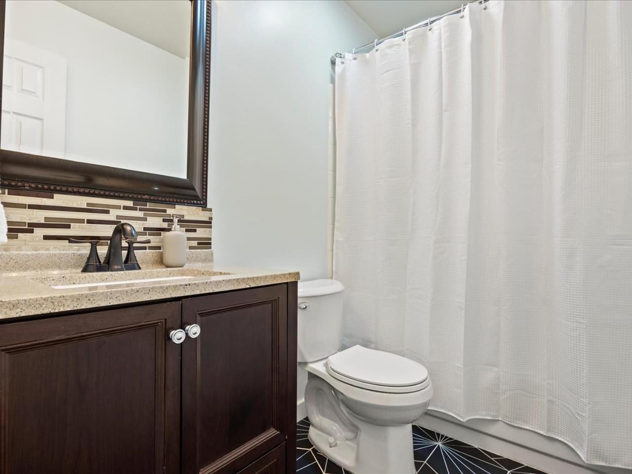 Artist'S Tower Townhome Just Renovated W Loft Gainesville Eksteriør billede