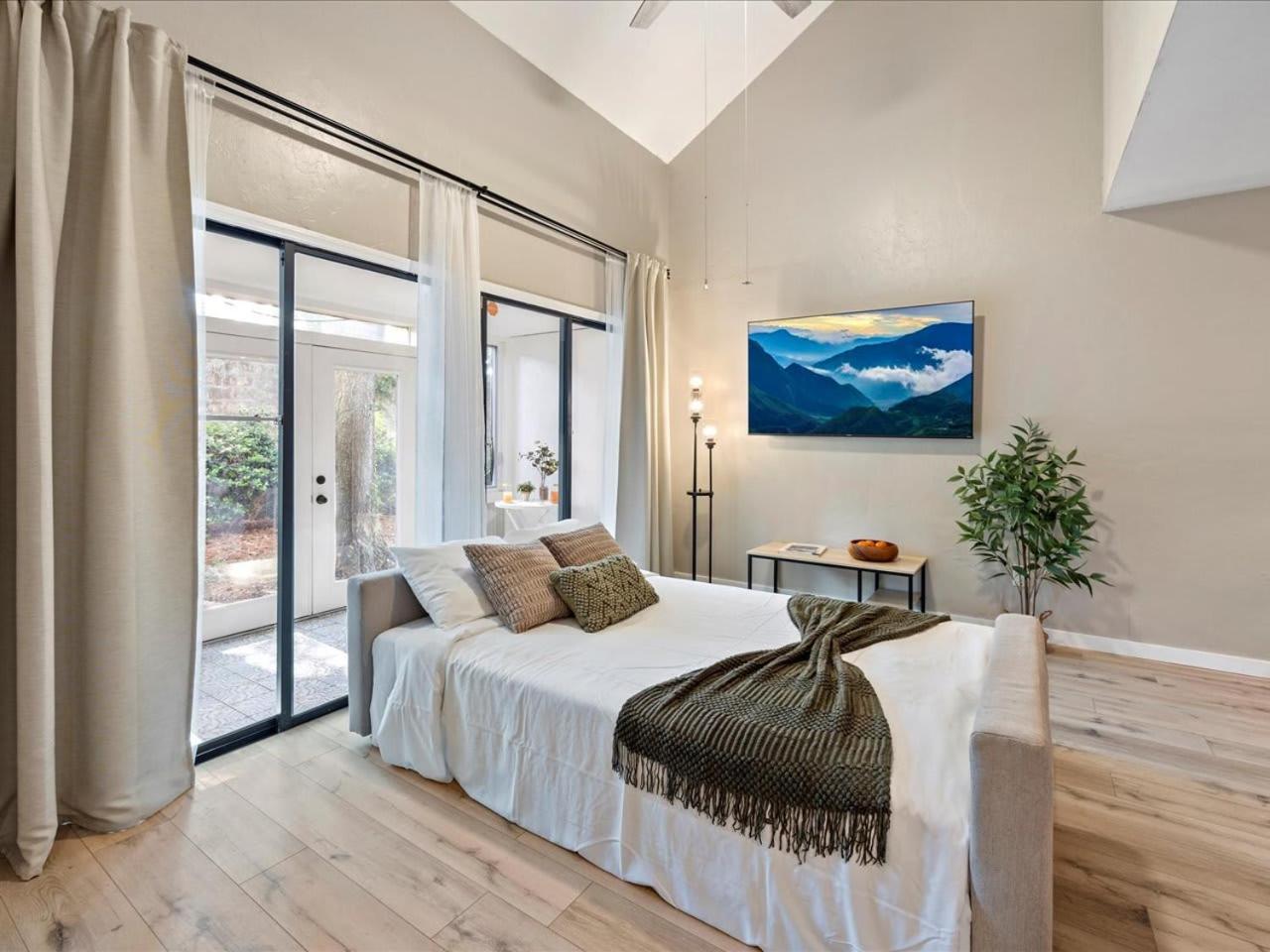 Artist'S Tower Townhome Just Renovated W Loft Gainesville Eksteriør billede