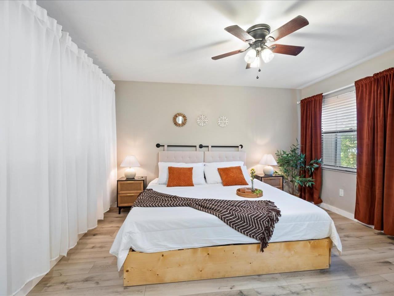 Artist'S Tower Townhome Just Renovated W Loft Gainesville Eksteriør billede